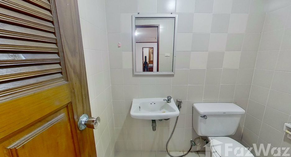 For rent 4 bedrooms condo in Watthana, Bangkok