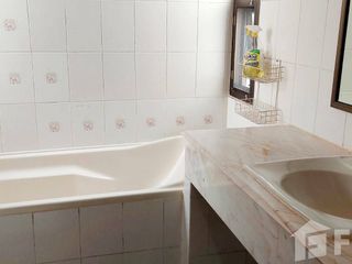 Аренда 3 спальни кондо в Щаттхана, Бангкок