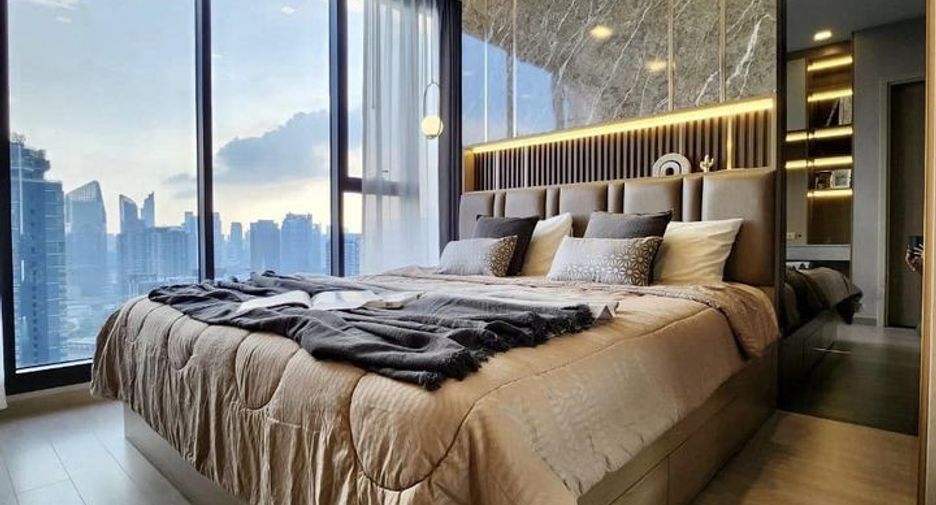 For rent 2 bedrooms condo in Huai Khwang, Bangkok