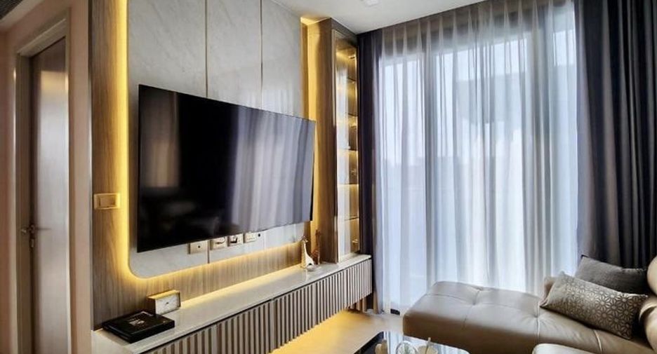 For rent 2 bedrooms condo in Huai Khwang, Bangkok