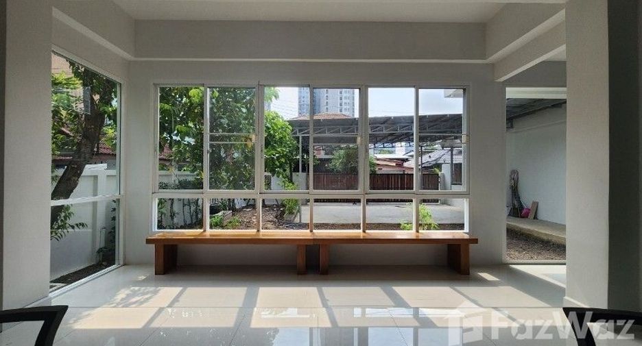 Haus zur Miete mit 4 Zimmer in Chom Thong, Bangkok