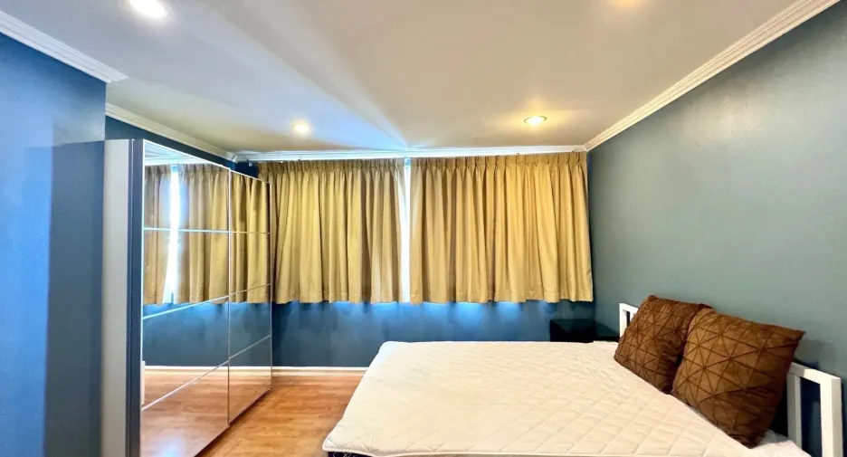 ให้เช่า 3 ห้องนอน คอนโด ใน วัฒนา, กรุงเทพฯ