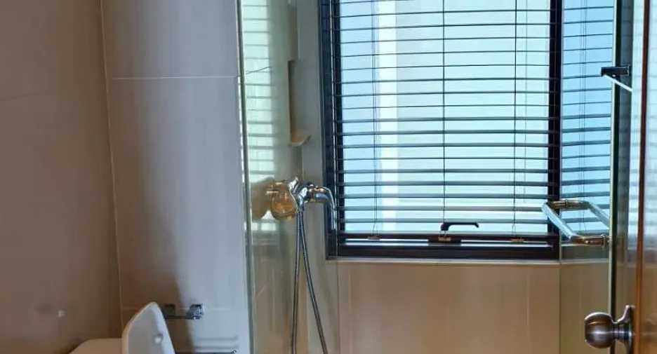 For rent 3 bedrooms condo in Khlong Toei, Bangkok