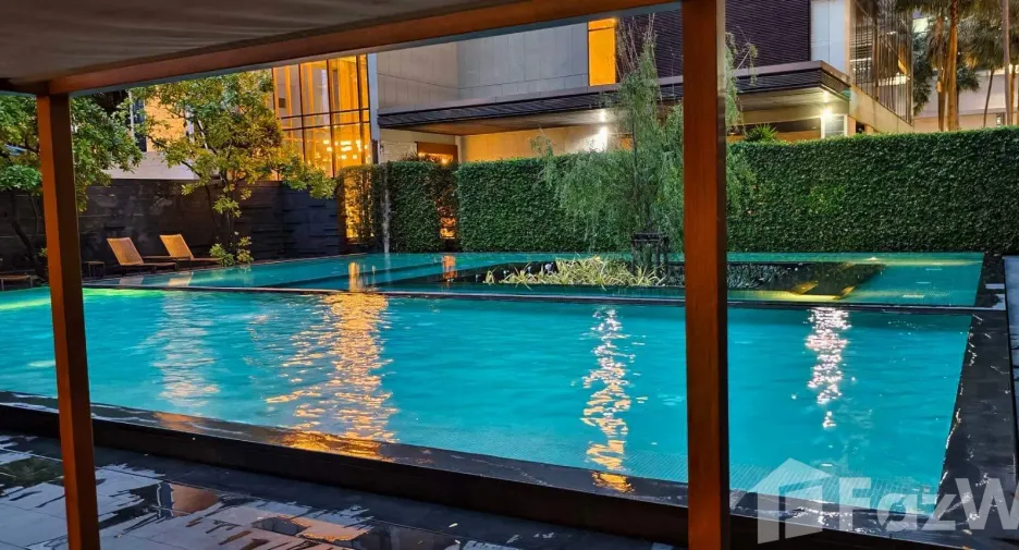 For rent 3 bedrooms condo in Khlong Toei, Bangkok