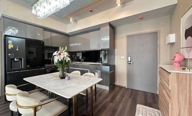 For rent 2 bedrooms condo in Huai Khwang, Bangkok