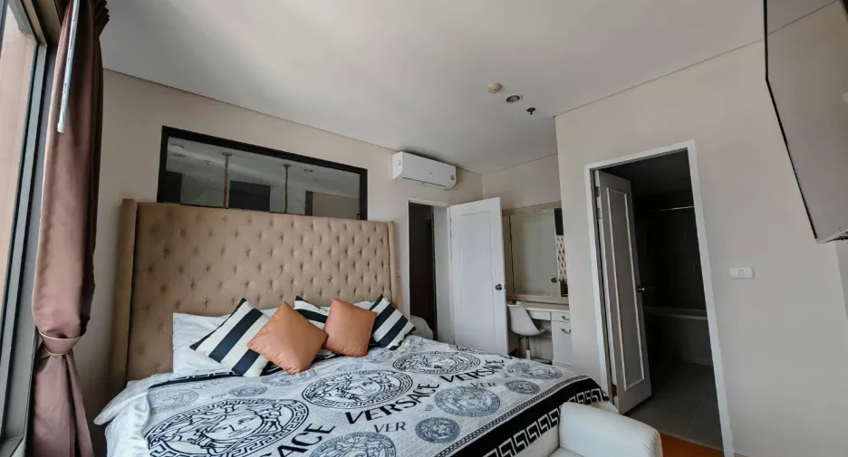 For rent 2 bedrooms condo in Watthana, Bangkok