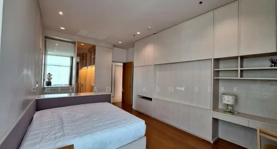 For rent 4 bedrooms condo in Yan Nawa, Bangkok