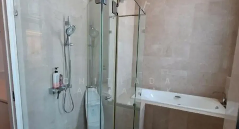 For rent 4 bedrooms condo in Yan Nawa, Bangkok