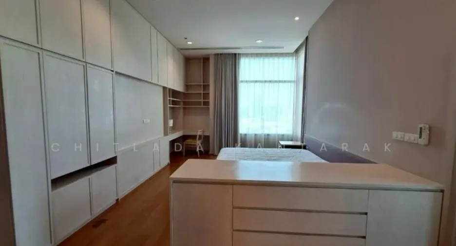 For rent 4 bedrooms condo in Yan Nawa, Bangkok