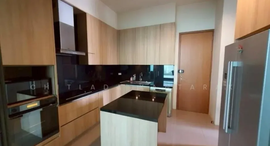 For rent 4 bedrooms condo in Yan Nawa, Bangkok