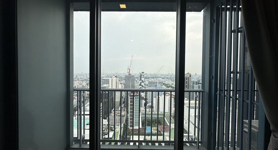 For rent 2 bedrooms condo in Ratchathewi, Bangkok