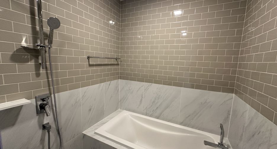 For rent 2 bedrooms condo in Ratchathewi, Bangkok