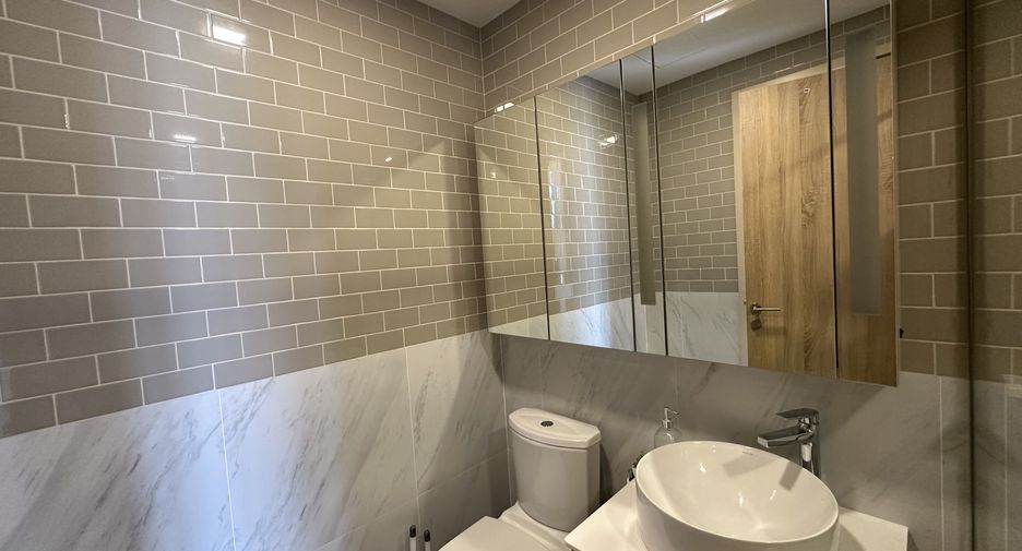 For rent 2 bedrooms condo in Ratchathewi, Bangkok