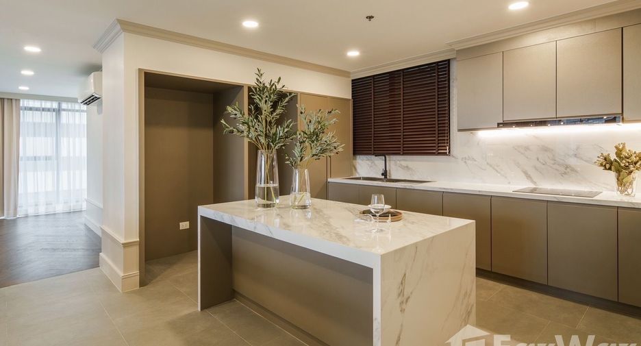 For rent 3 bedrooms condo in Pathum Wan, Bangkok