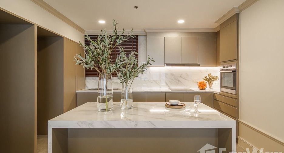 For rent 3 bedrooms condo in Pathum Wan, Bangkok