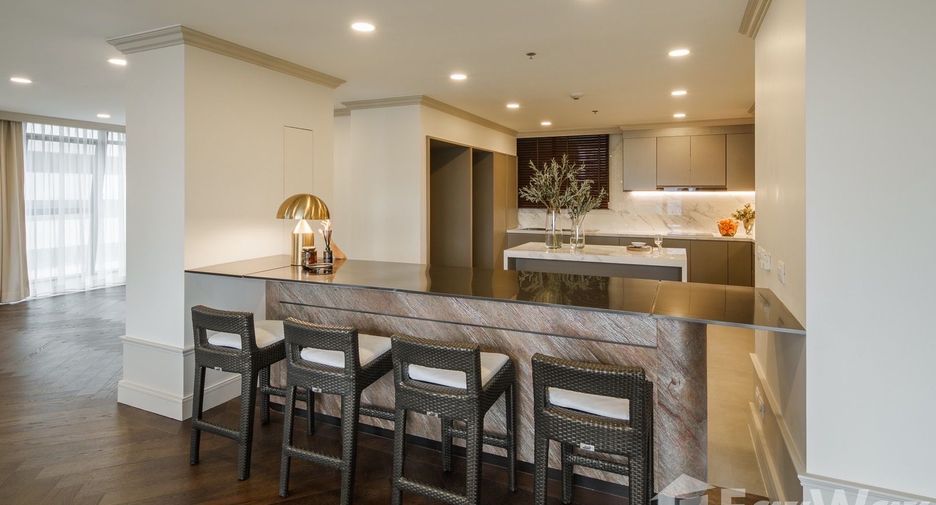 For rent 3 bedrooms condo in Pathum Wan, Bangkok