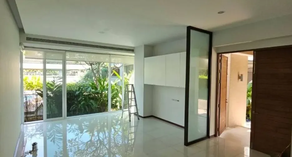Casa en alquiler de 4 habitaciones en Watthana, Bangkok