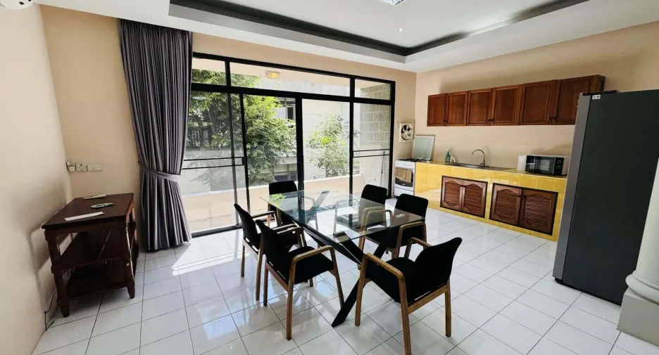 Casa en alquiler de 4 habitaciones en Watthana, Bangkok