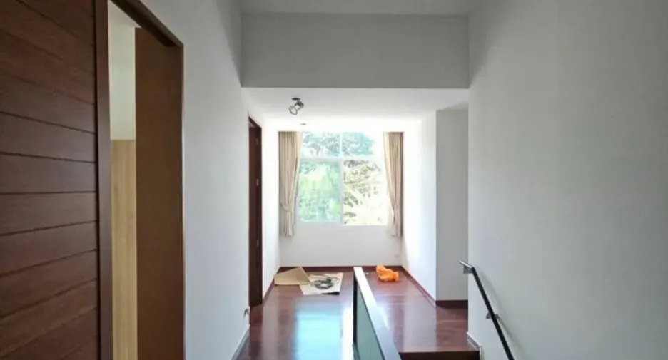 Casa en alquiler de 4 habitaciones en Watthana, Bangkok