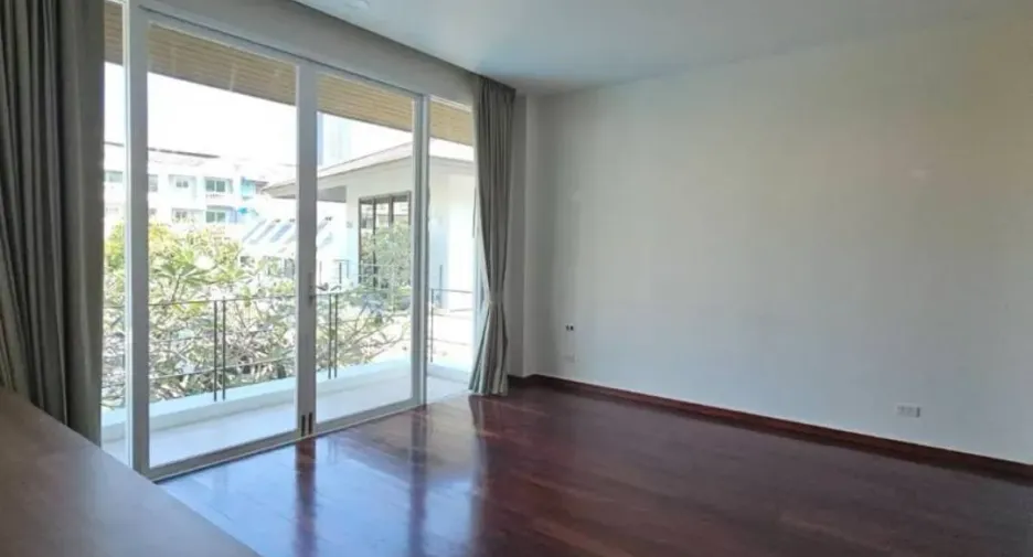 Casa en alquiler de 4 habitaciones en Watthana, Bangkok