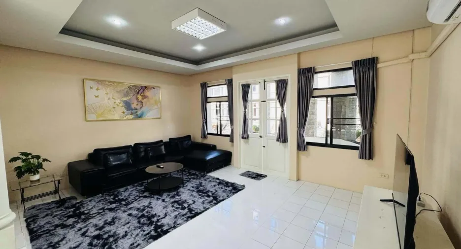 Casa en alquiler de 4 habitaciones en Watthana, Bangkok