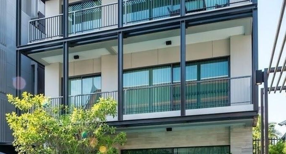 For rent 2 bedrooms apartment in Pathum Wan, Bangkok