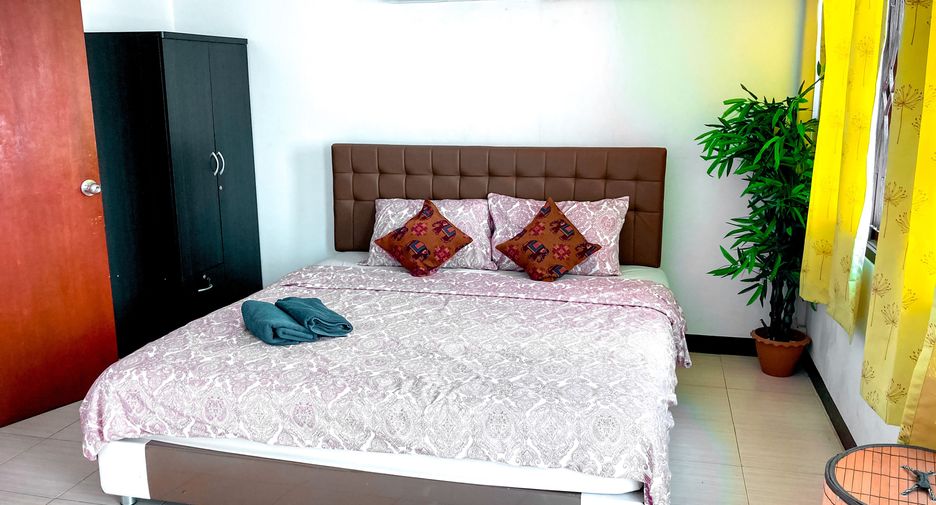 For rent 4 bedrooms townhouse in Khlong Toei, Bangkok
