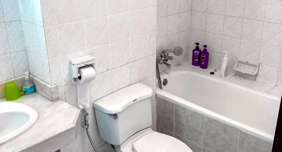 For rent 4 bedrooms townhouse in Khlong Toei, Bangkok
