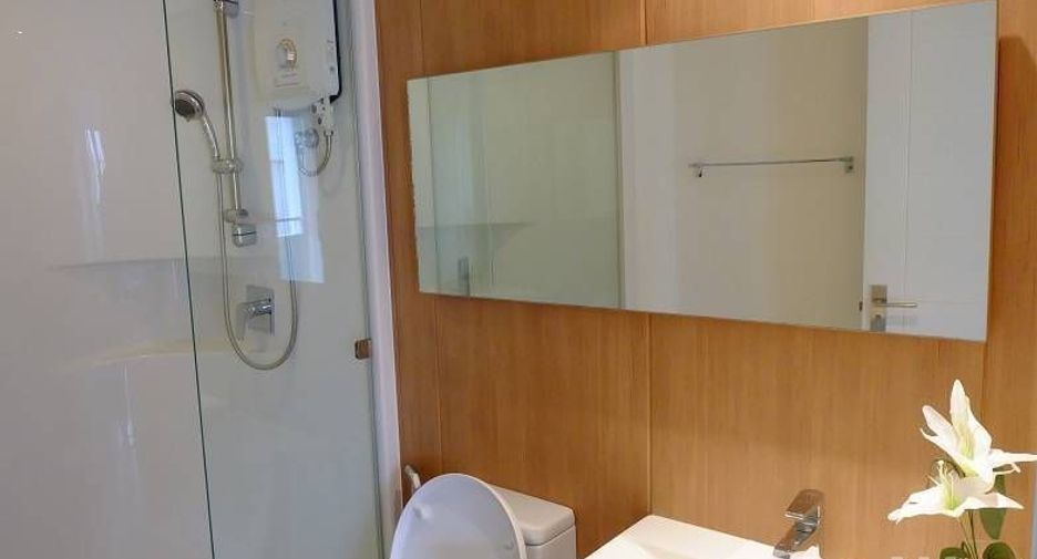 For rent 2 bedrooms condo in Khlong San, Bangkok