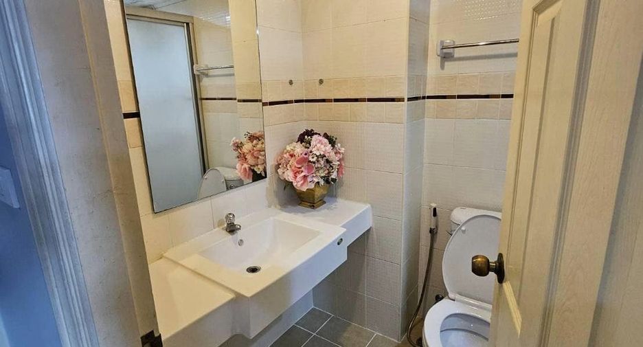 For rent 1 bed condo in Huai Khwang, Bangkok