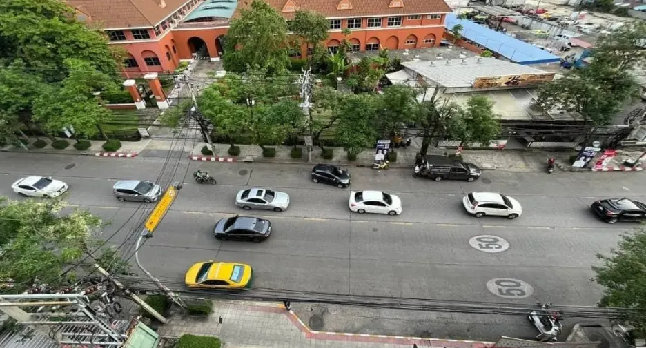 For rent 1 bed condo in Huai Khwang, Bangkok