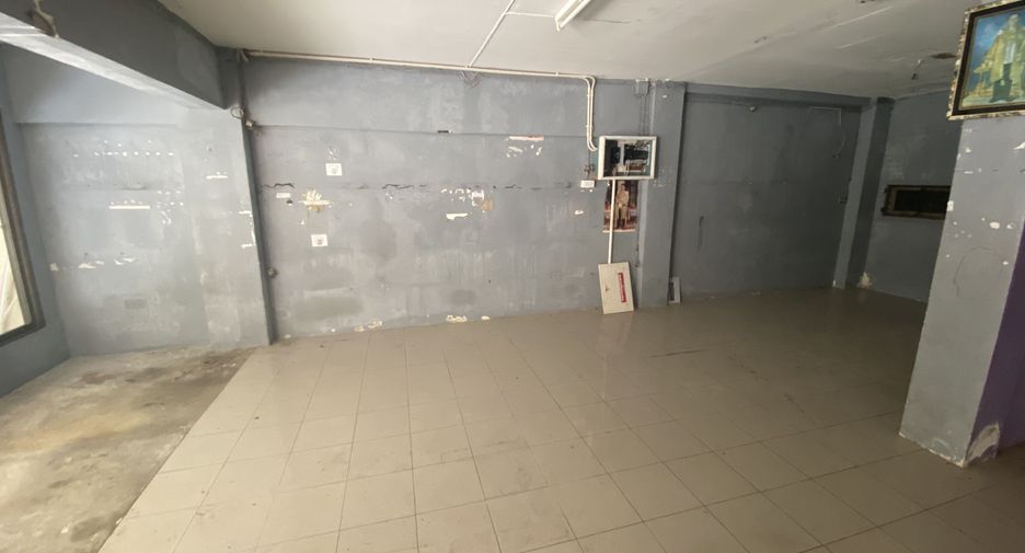 Gewerbefläche zur Miete mit 4 Zimmer in Watthana, Bangkok