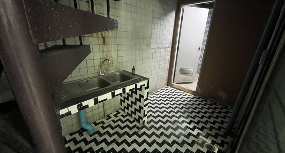 Gewerbefläche zur Miete mit 4 Zimmer in Watthana, Bangkok