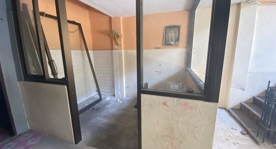 Gewerbefläche zur Miete mit 4 Zimmer in Watthana, Bangkok