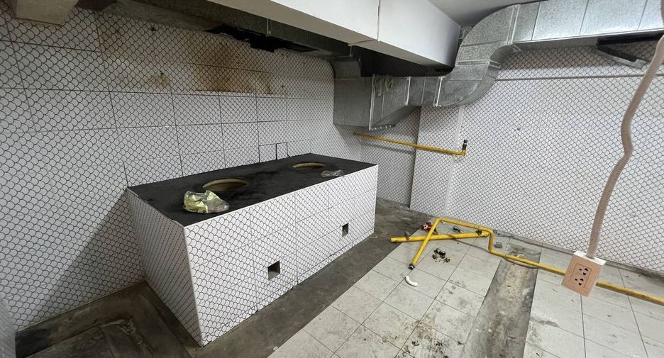 Gewerbefläche zur Miete mit 4 Zimmer in Watthana, Bangkok