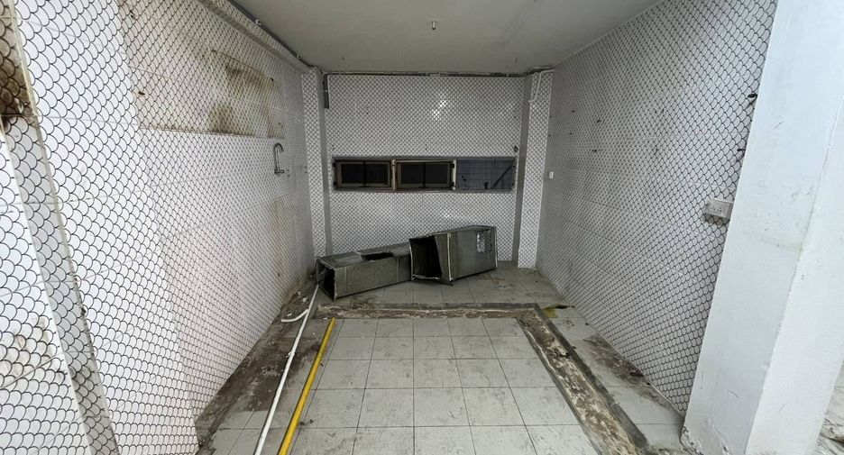 Gewerbefläche zur Miete mit 4 Zimmer in Watthana, Bangkok