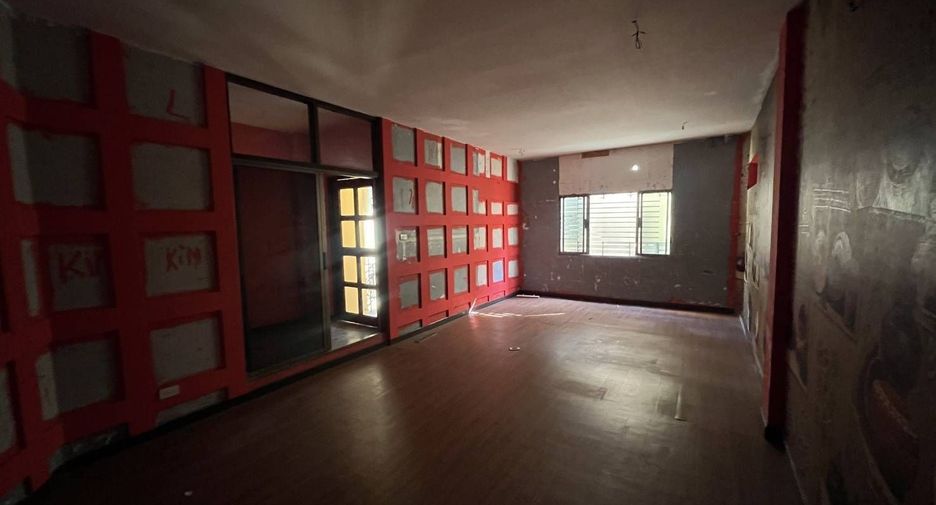 Gewerbefläche zur Miete mit 4 Zimmer in Watthana, Bangkok