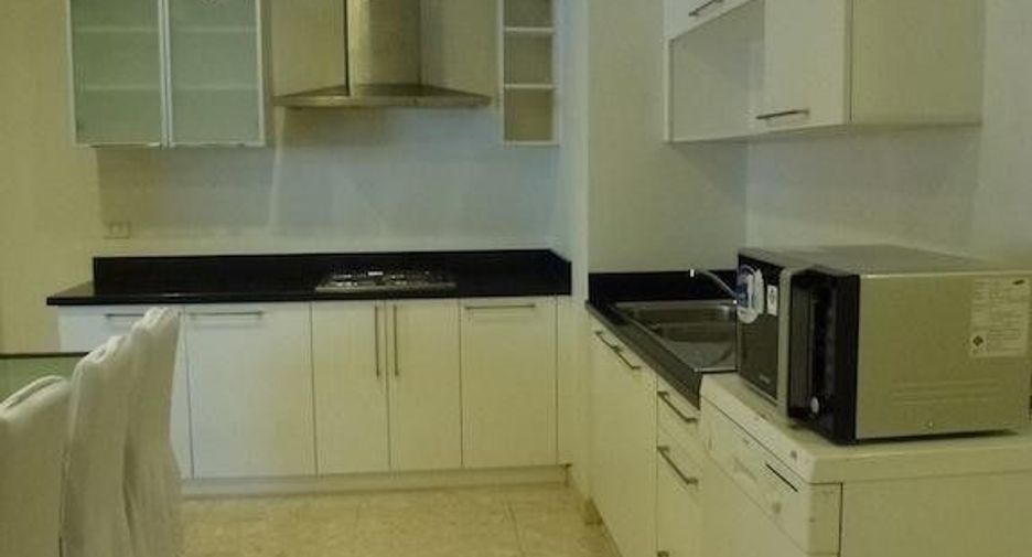 For rent 3 bedrooms condo in Khlong Toei, Bangkok