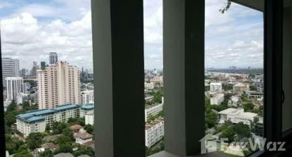 For rent 3 bedrooms condo in Pathum Wan, Bangkok
