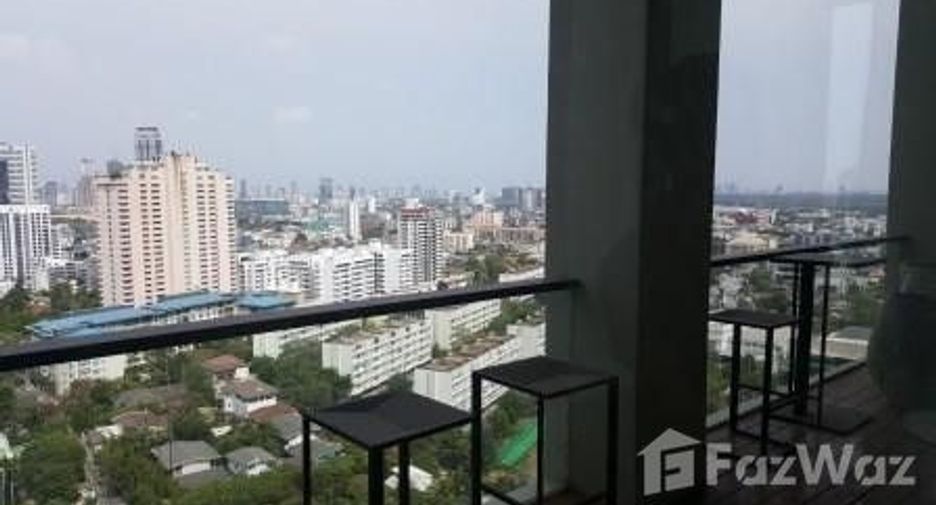For rent 3 bedrooms condo in Pathum Wan, Bangkok