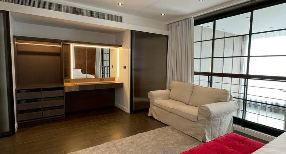 For rent 3 bedrooms condo in Watthana, Bangkok