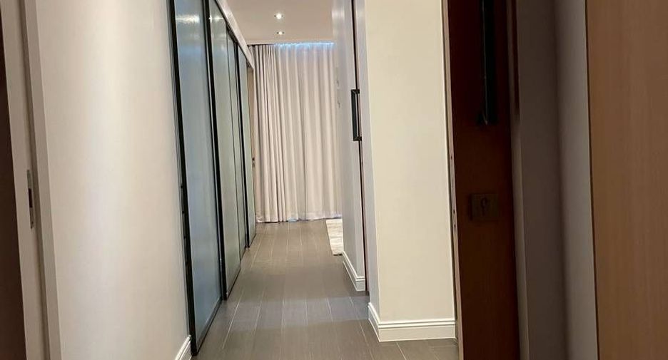 For rent 3 bedrooms condo in Watthana, Bangkok