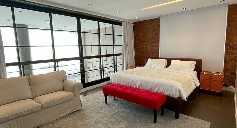 For rent 3 bedrooms condo in Watthana, Bangkok