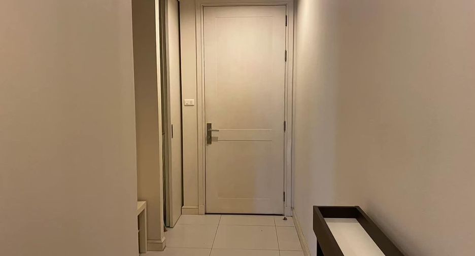 For rent 2 bedrooms condo in Bang Rak, Bangkok