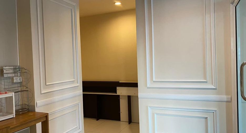 For rent 2 bedrooms condo in Bang Rak, Bangkok