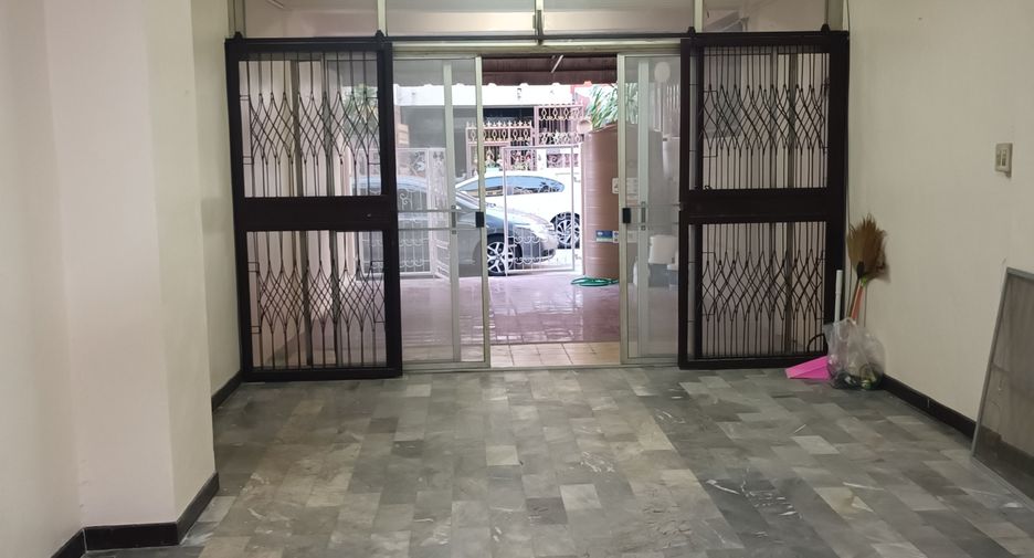 出租 3 卧室 联排别墅 在 Thung Khru, 曼谷