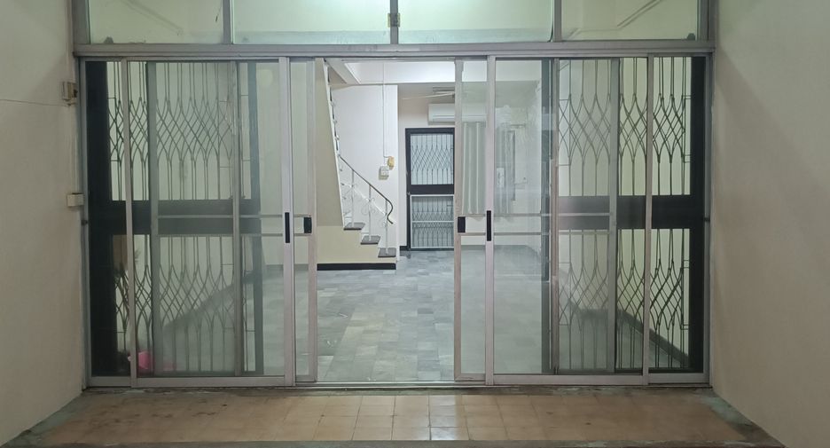 出租 3 卧室 联排别墅 在 Thung Khru, 曼谷