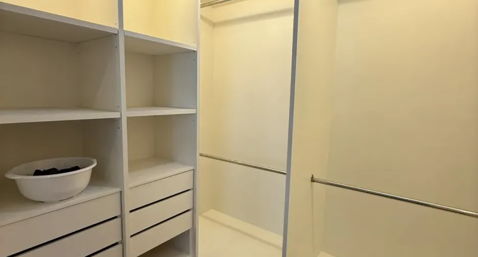 For rent 3 bedrooms condo in Yan Nawa, Bangkok