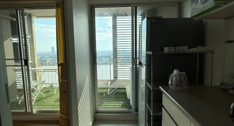 For rent 3 bedrooms condo in Yan Nawa, Bangkok