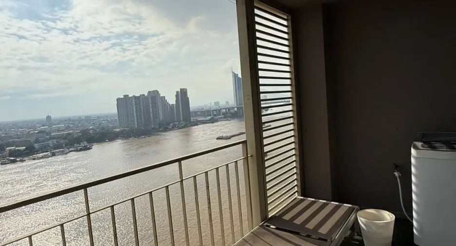 For rent 3 bedrooms condo in Yan Nawa, Bangkok